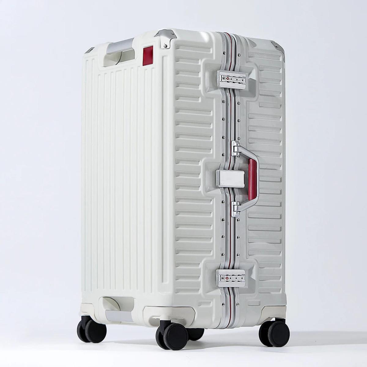 Cairo | Wide Grip Suitcase with Spinner Wheels