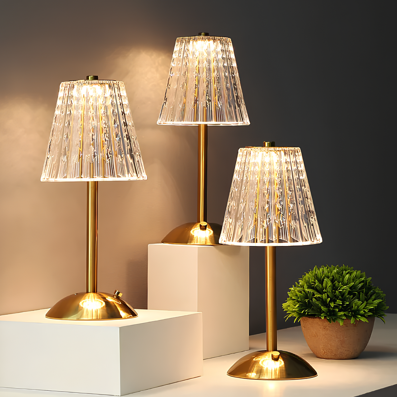 Auryn | Golden Crystal Table Lamp