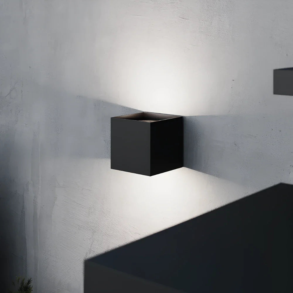 Liora | Adjustable Wall Lamp