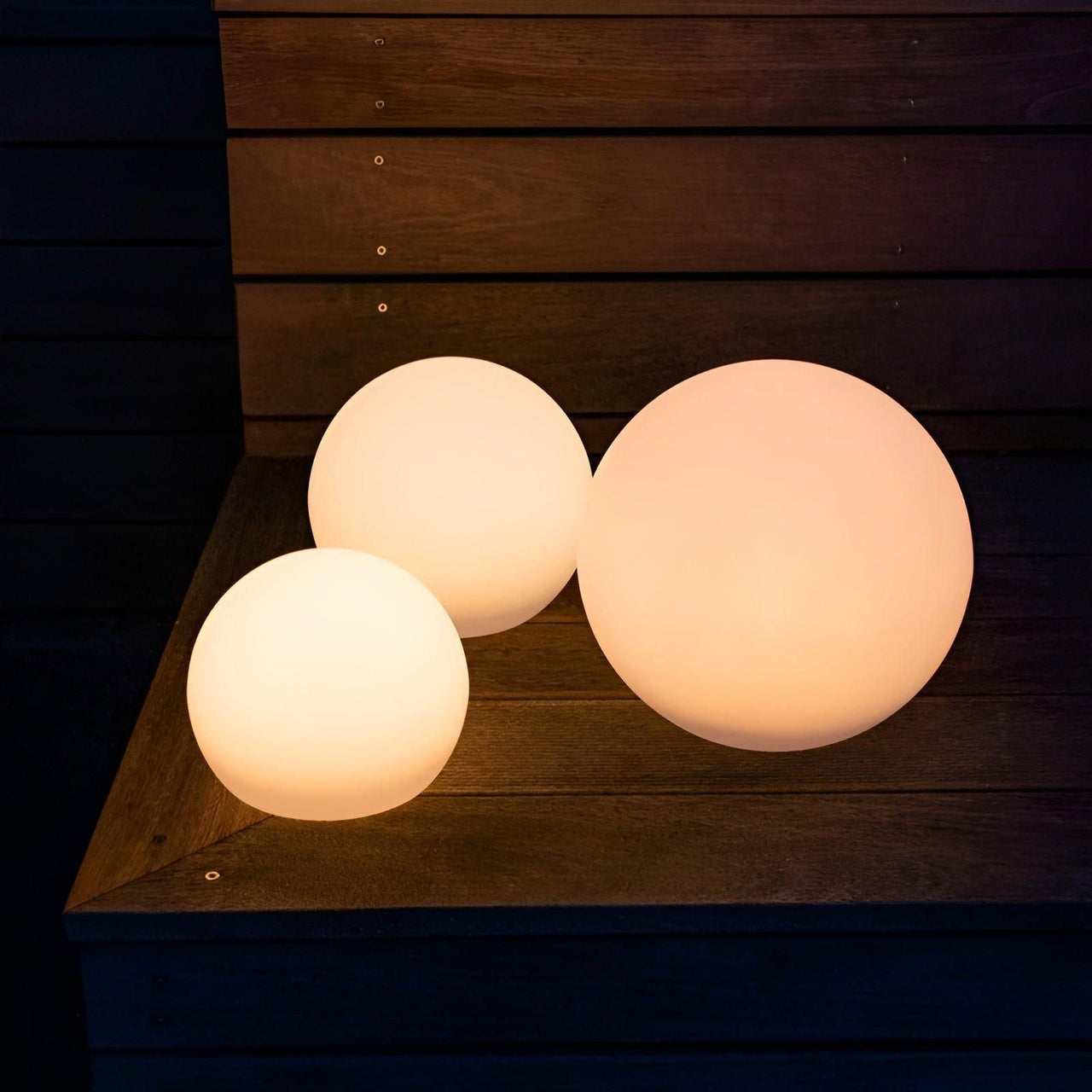 LumiSphere | Waterproof Color-Changing LED Garden Light – Enchanting Glow for Your Outdoor Space
