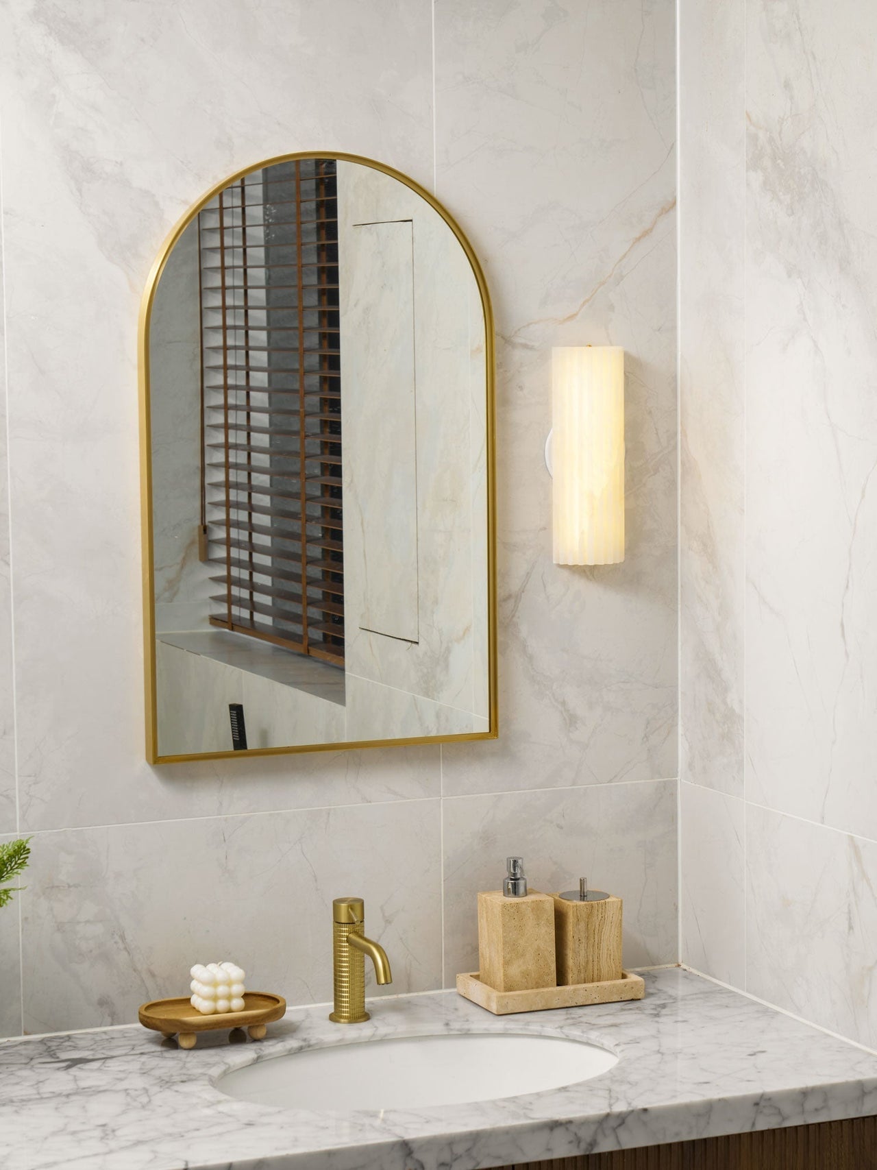 Orcaryn | Alabaster Wall Lamp