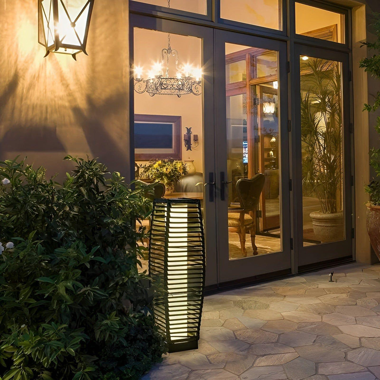 SolarGlow Outdoor Lamp | Elegant and Eco-Friendly Garden Lighting