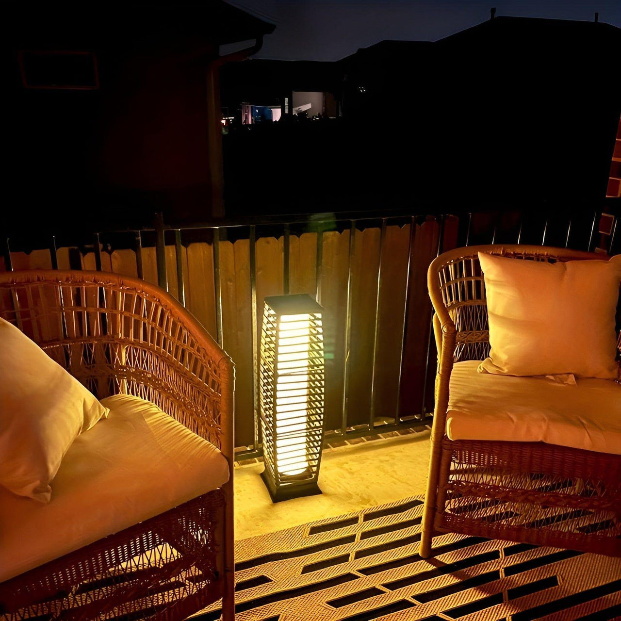 SolarGlow Outdoor Lamp | Elegant and Eco-Friendly Garden Lighting