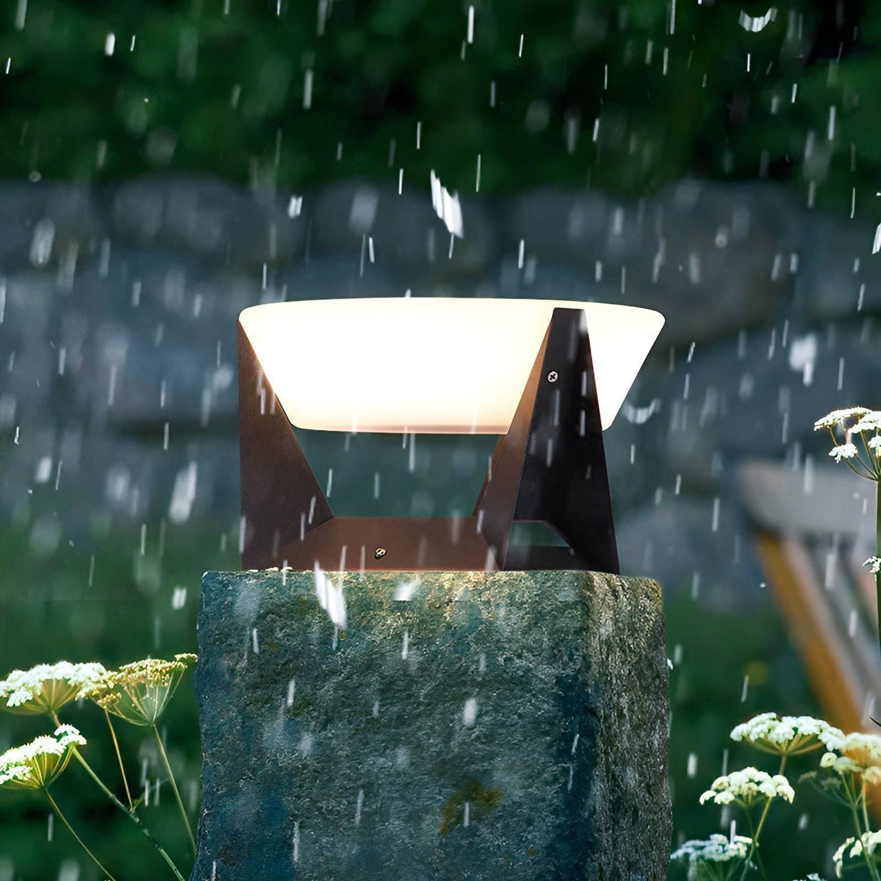 Solvion | Solar LED Garden Light – Elegant & Energy-Efficient Outdoor Illumination